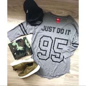 Nike quarter sleeve work out top